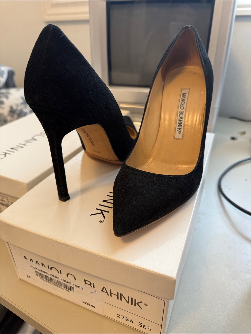 Manolo Blahnik Black Suede Pointed Stiletto Pumps BB105 36.5